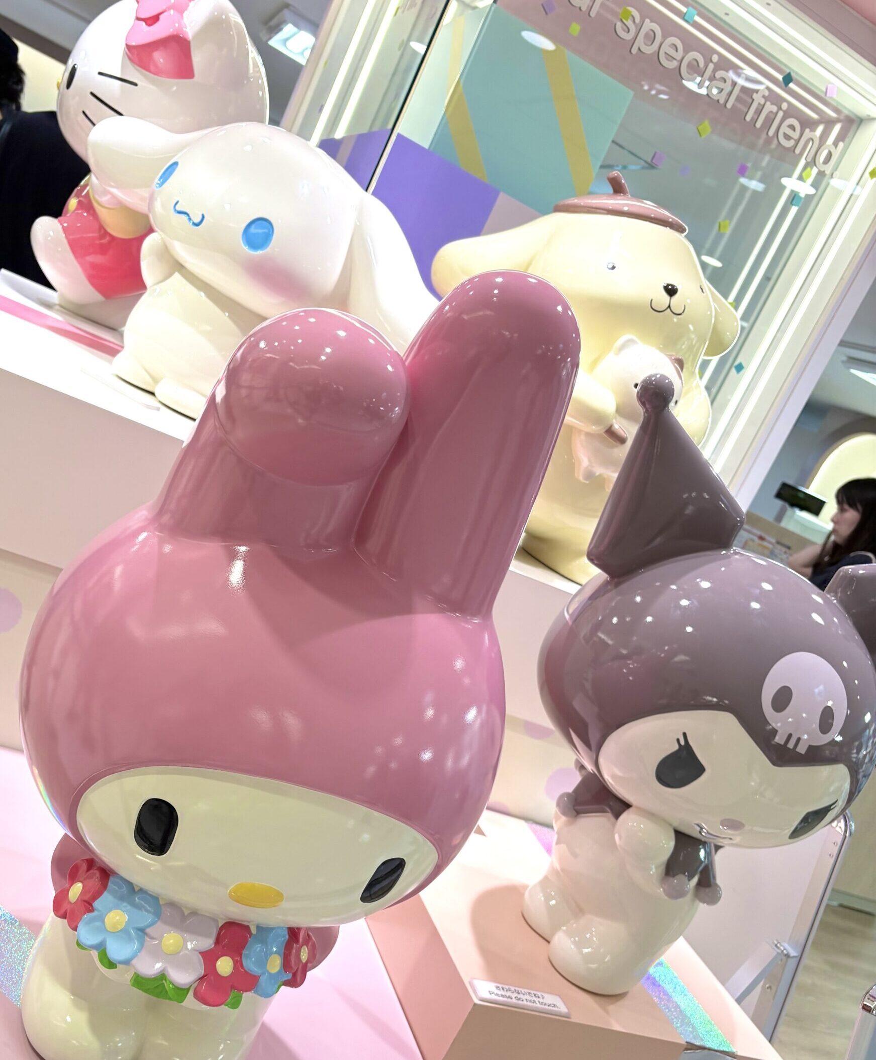 可愛い各キャラのモニュメント