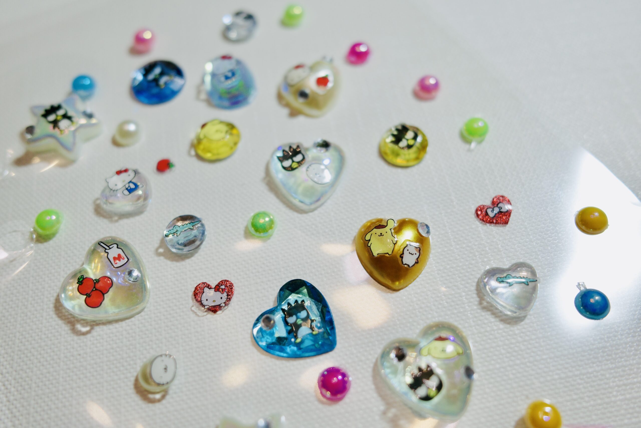 100均に売っているパーツやシールだけで手づくりしたオリジナルシール